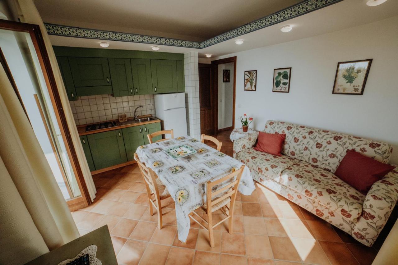 Residenza Golfo Degli Ulivi Aparthotel คาปริโอลิ ภายนอก รูปภาพ