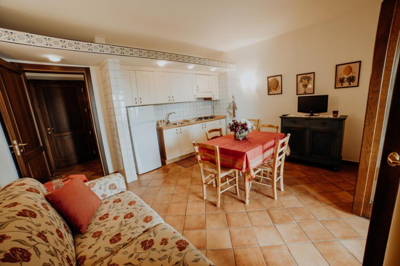 Residenza Golfo Degli Ulivi Aparthotel คาปริโอลิ ภายนอก รูปภาพ