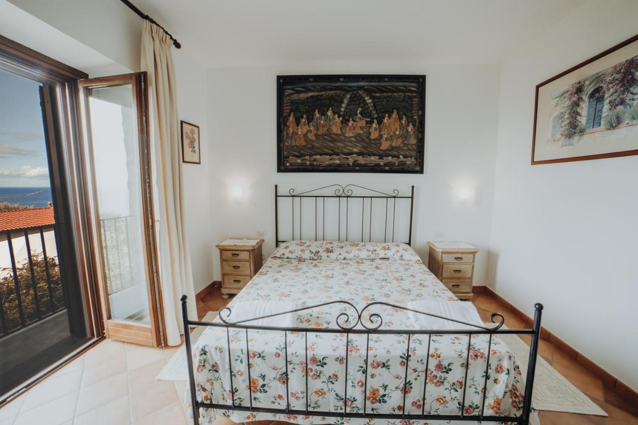 Residenza Golfo Degli Ulivi Aparthotel คาปริโอลิ ภายนอก รูปภาพ