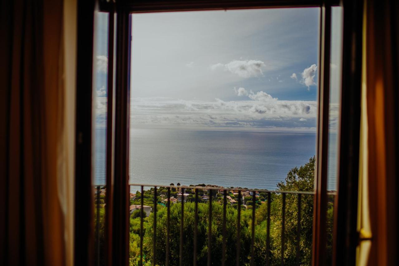 Residenza Golfo Degli Ulivi Aparthotel คาปริโอลิ ภายนอก รูปภาพ