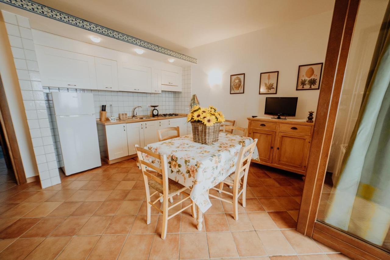 Residenza Golfo Degli Ulivi Aparthotel คาปริโอลิ ภายนอก รูปภาพ