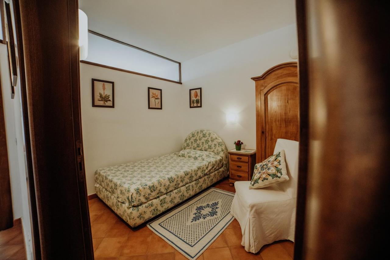 Residenza Golfo Degli Ulivi Aparthotel คาปริโอลิ ภายนอก รูปภาพ