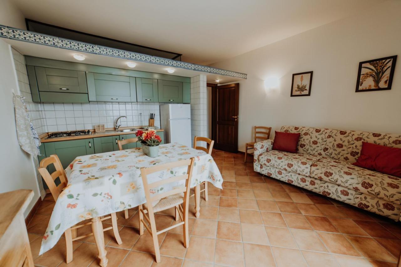Residenza Golfo Degli Ulivi Aparthotel คาปริโอลิ ภายนอก รูปภาพ