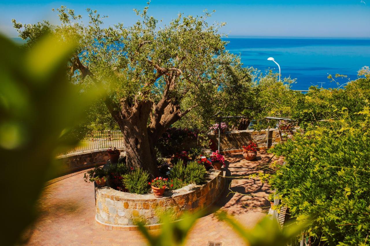 Residenza Golfo Degli Ulivi Aparthotel คาปริโอลิ ภายนอก รูปภาพ